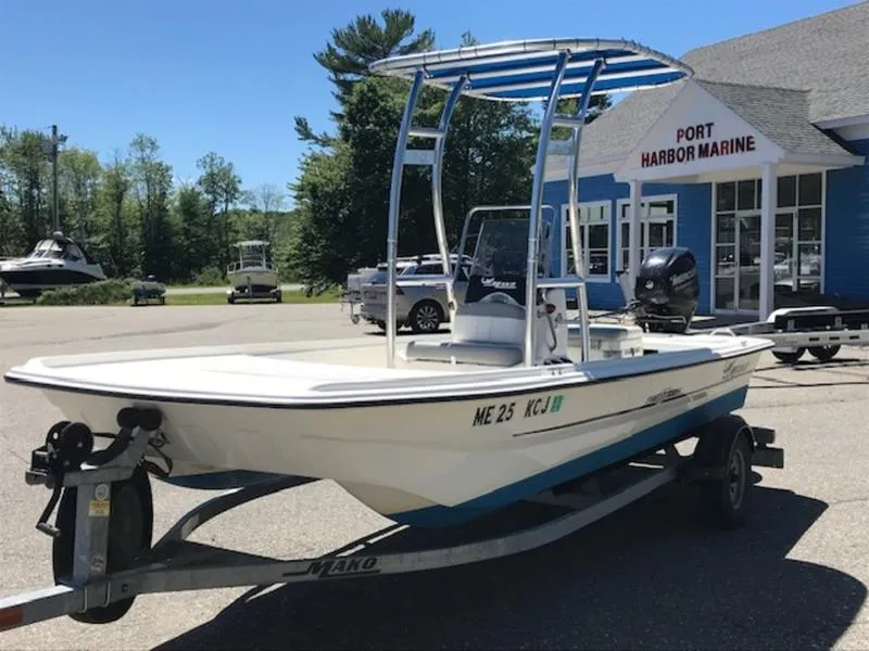 Slide: The Image of 2018 Mako 17 SKIFF CC boat on trailer at Port Harbor Marine. - 5