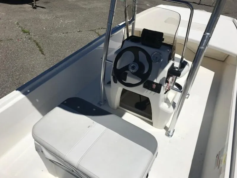 Slide: The Image of 2018 Mako 17 SKIFF CC boat interior with steering console and seating. - 9