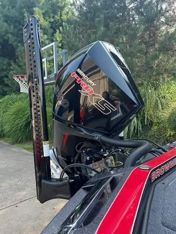 Slide: The Image of 2024 Ranger Z520R Ranger Cup Equipped with Mercury Pro XS outboard motor. - 4