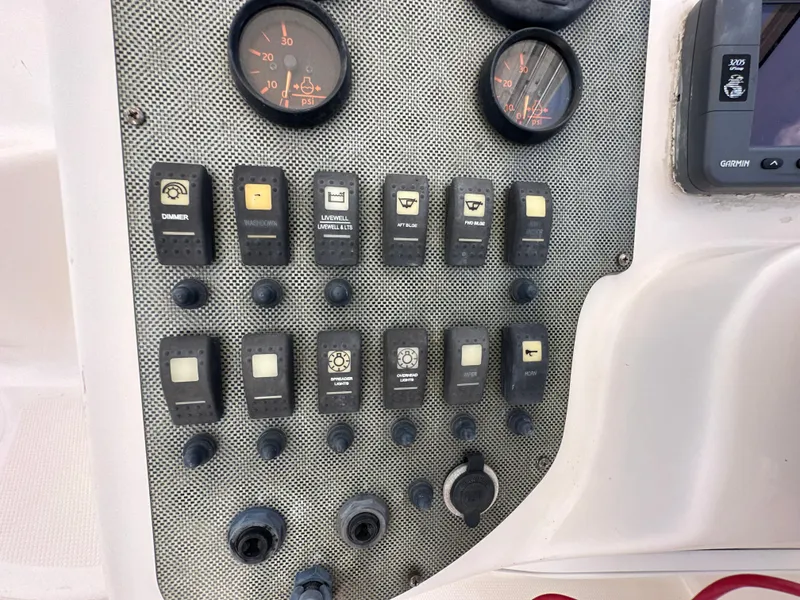 Slide: The Image of Control panel of a 2006 Seaswirl Striper 2901 Walkaround O/B boat. - 11