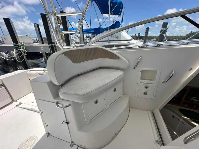 Slide: The Image of 2006 Seaswirl Striper 2901 Walkaround O/B boat seating area with storage compartments. - 13