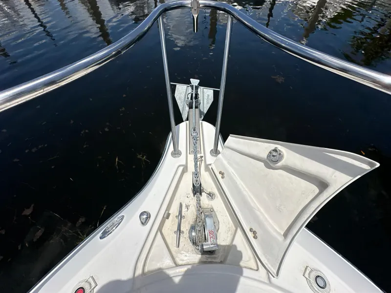 Slide: The Image of 2006 Seaswirl Striper 2901 Walkaround O/B bow with anchor and railing. - 24