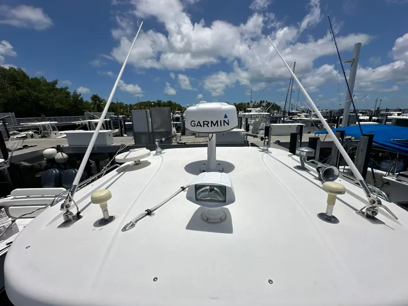 Slide: The Image of 2006 Seaswirl Striper 2901 Walkaround O/B boat with Garmin radar at marina. - 26