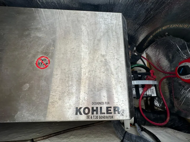 Slide: The Image of Kohler generator in a 2006 Seaswirl Striper 2901 Walkaround O/B boat. - 27