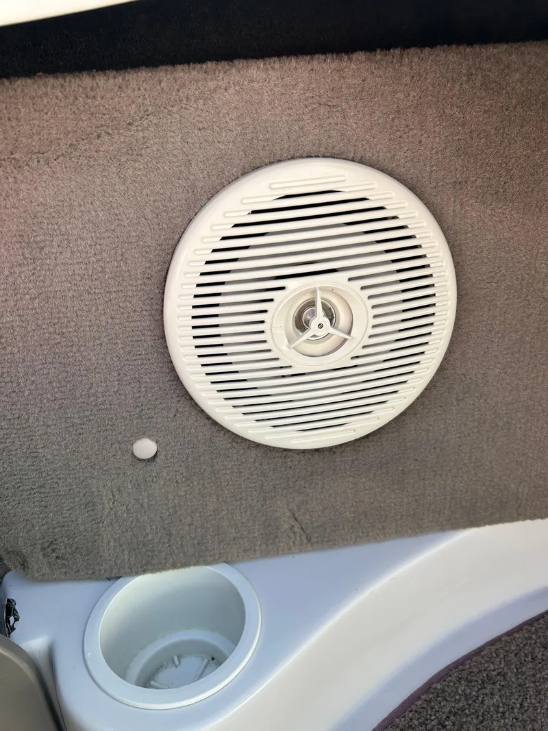 Slide: The Image of Speaker and cup holder in 2007 Four Winns 183 Horizon F&S boat interior. - 14