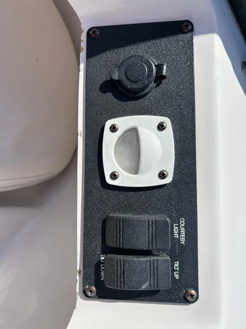 Slide: The Image of Control panel of 2007 Four Winns 183 Horizon F&S boat with switches and socket. - 15