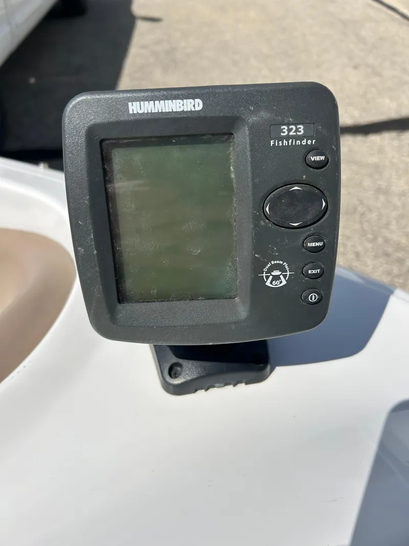 Slide: The Image of Humminbird 323 Fishfinder on 2007 Four Winns 183 Horizon F&S boat. - 16