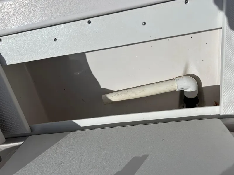 Slide: The Image of Storage compartment with pipe in 2007 Four Winns 183 Horizon F&S boat. - 25