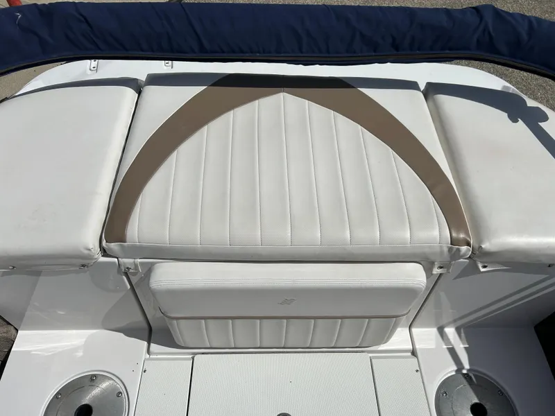 Slide: The Image of 2007 Four Winns 183 Horizon F&S boat seating with white and tan upholstery. - 26