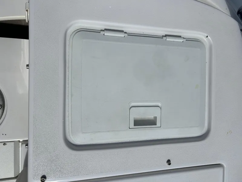 Slide: The Image of 2007 Four Winns 183 Horizon F&S boat compartment door, white and rectangular. - 29