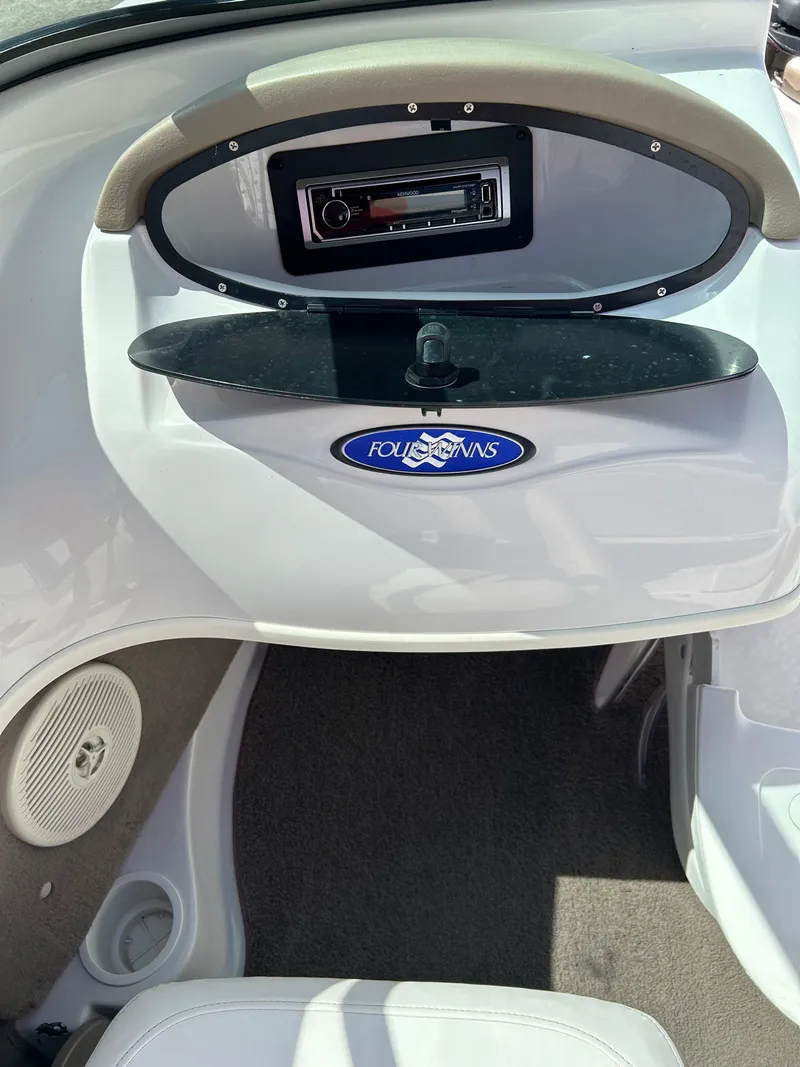 Slide: The Image of 2007 Four Winns 183 Horizon F&S boat interior with stereo system and logo. - 32