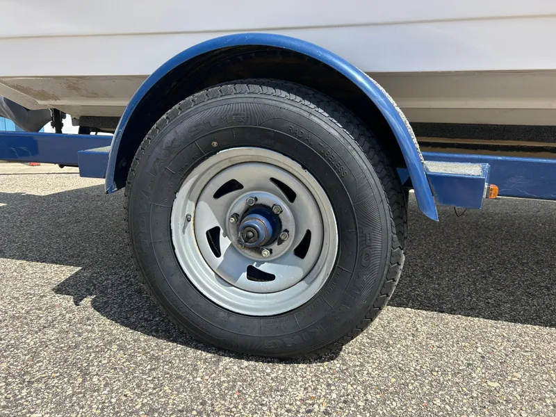 Slide: The Image of 2007 Four Winns 183 Horizon F&S capacity label: 8 persons or 1200 lbs. - 5