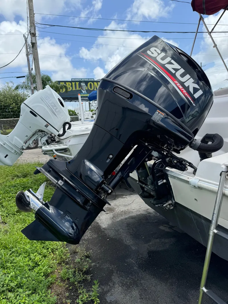 Slide: The Image of 1999 Hurricane 232 Fun Deck with Suzuki outboard motor. - 33