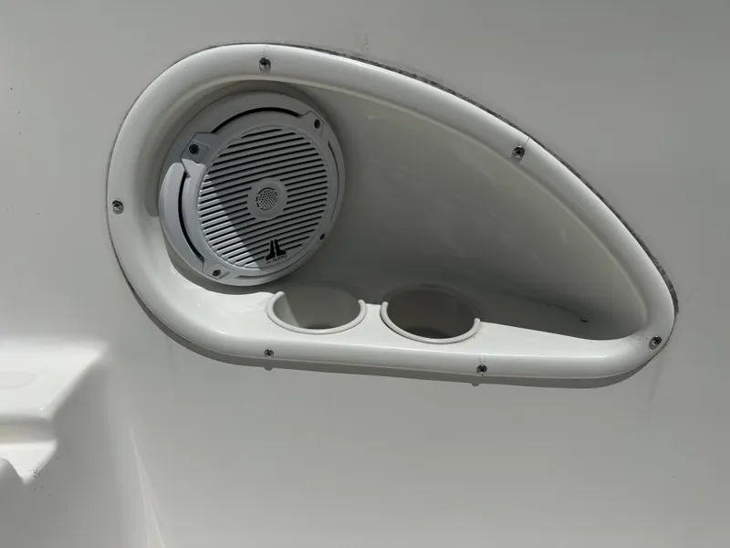 Slide: The Image of Stamas 317 Tarpon 2013 boat speaker and cup holders. - 39