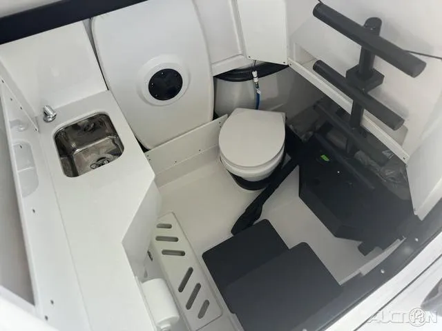 Slide: The Image of Blackfin 332 CC 2025 - 51