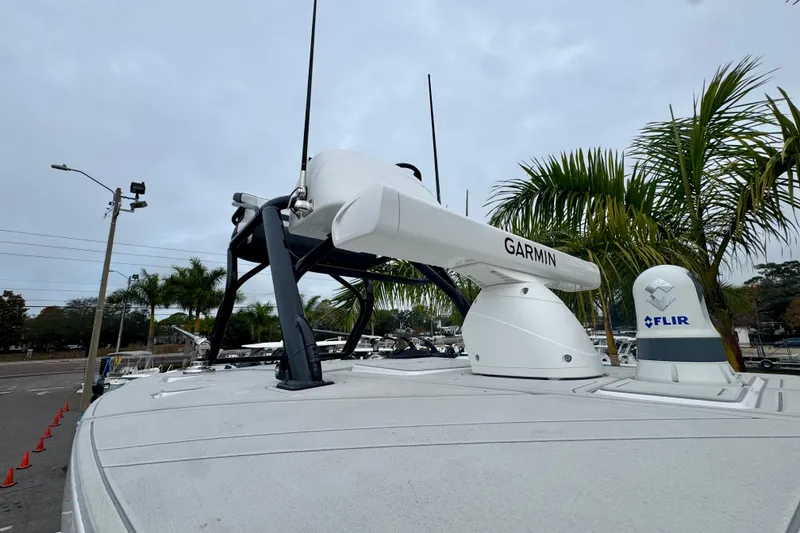 Slide: The Image of 2025 Blackfin 332 CC boat with Garmin and FLIR equipment, surrounded by palm trees. - 86
