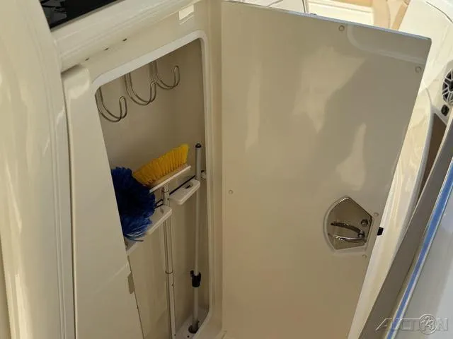 Slide: The Image of Scout 330 LXF 2022 - 100