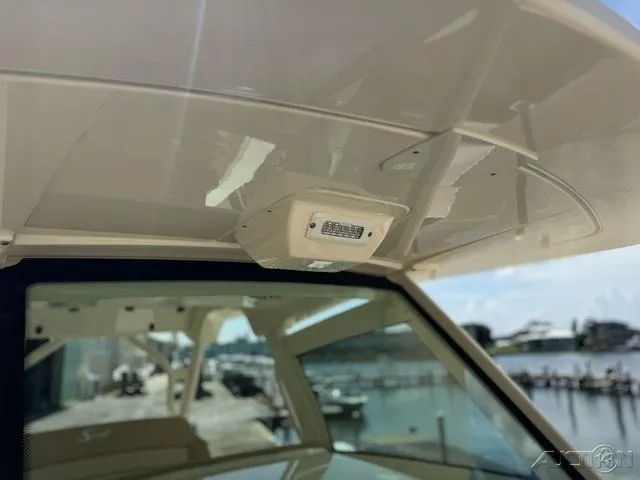 Slide: The Image of Scout 330 LXF 2022 - 64