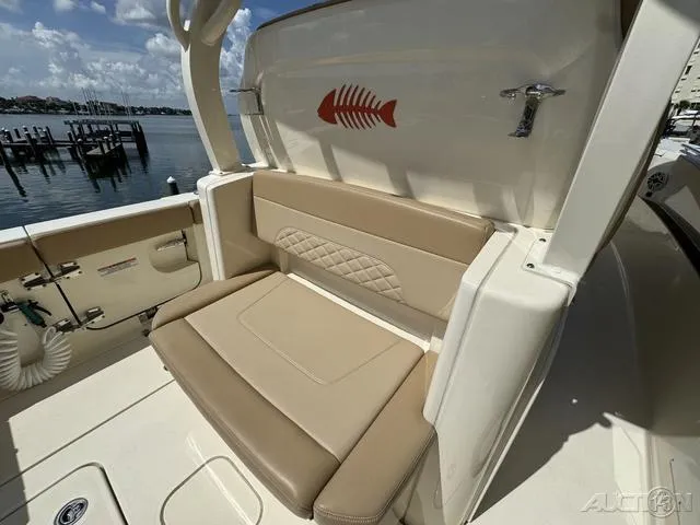 Slide: The Image of Scout 330 LXF 2022 - 77