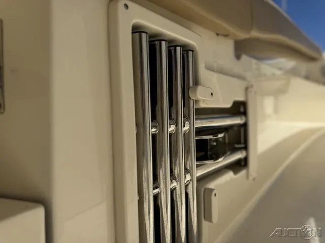 Slide: The Image of Scout 330 LXF 2022 - 82