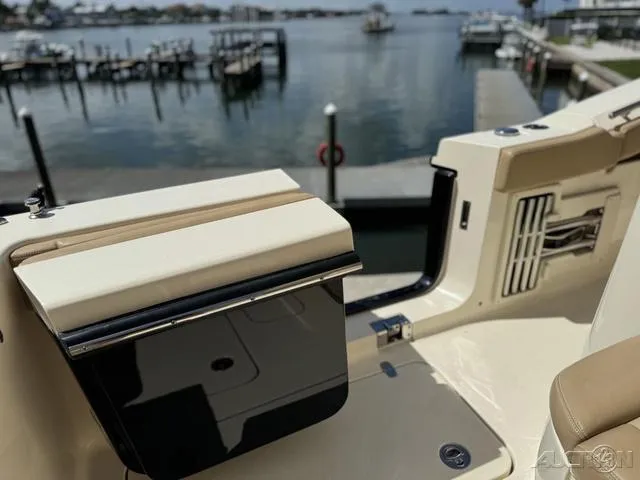 Slide: The Image of Scout 330 LXF 2022 - 83