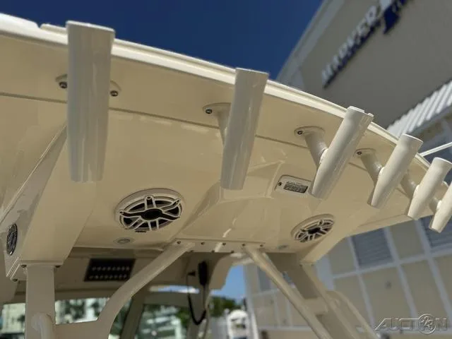 Slide: The Image of Scout 330 LXF 2022 - 85