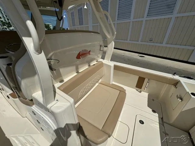 Slide: The Image of Scout 330 LXF 2022 - 88