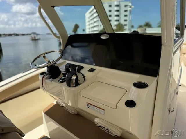 Slide: The Image of Scout 330 LXF 2022 - 93