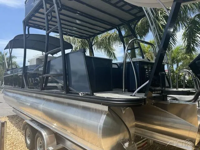 Slide: The Image of 2024 Avalon Catalina Entertainer Funship 27 FT pontoon boat with upper deck. - 18