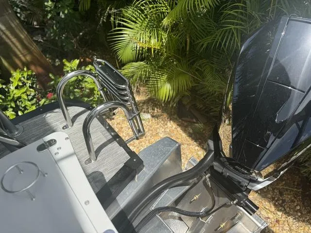 Slide: The Image of Avalon Catalina Entertainer Funship 27 FT 2025 - 51