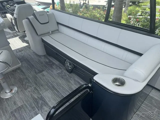 Slide: The Image of Avalon Catalina Entertainer Funship 27 FT 2025 - 52