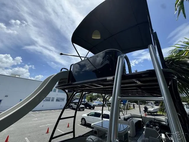 Slide: The Image of Avalon Catalina Entertainer Funship 27 FT 2025 - 56