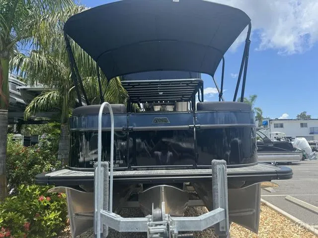 Slide: The Image of 2024 Avalon Catalina Entertainer Funship 27 FT pontoon boat on trailer, rear view. - 6