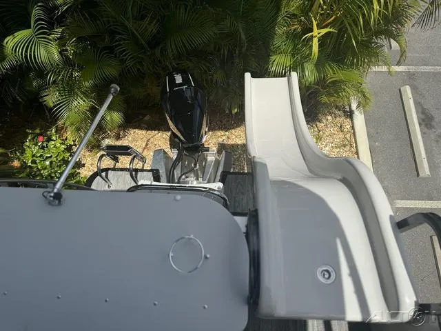 Slide: The Image of Avalon Catalina Entertainer Funship 27 FT 2025 - 62