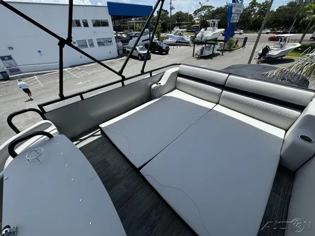 Slide: The Image of Avalon Catalina Entertainer Funship 27 FT 2025 - 64