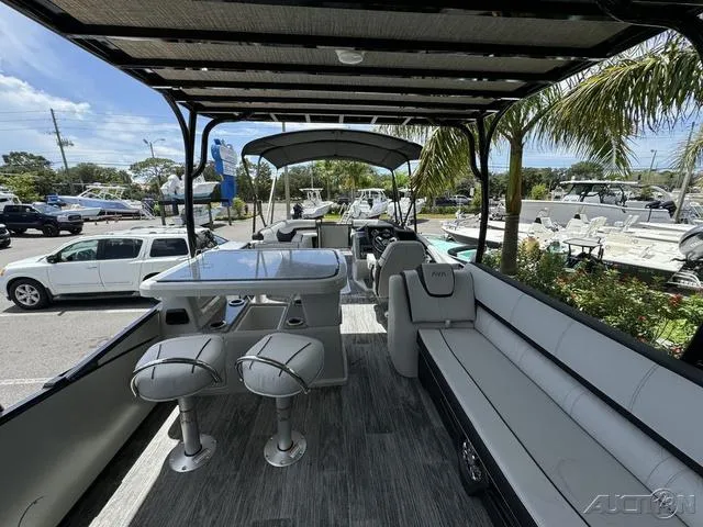 Slide: The Image of Avalon Catalina Entertainer Funship 27 FT 2025 - 66