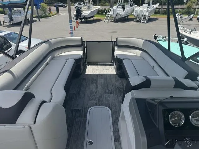 Slide: The Image of Avalon Catalina Entertainer Funship 27 FT 2025 - 70