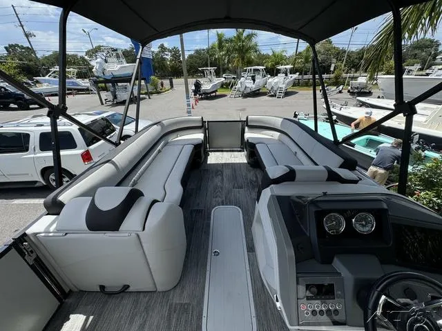 Slide: The Image of Avalon Catalina Entertainer Funship 27 FT 2025 - 71