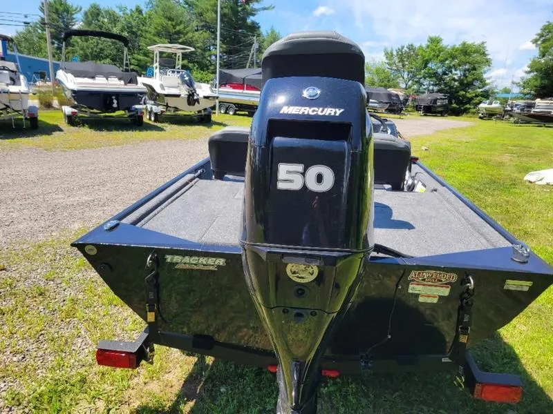 Slide: The Image of 2024 Tracker BT CLASSIC XL boat with Mercury 50 engine in a marina. - 10