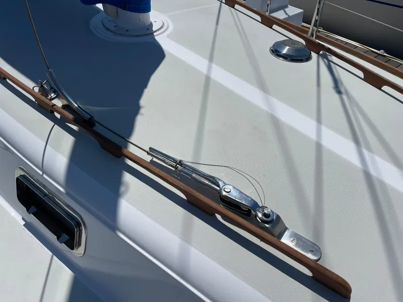 Slide: The Image of 1978 CAL 2-39 sailboat deck with rigging and hardware details. - 32