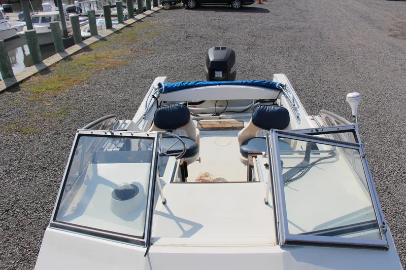 Slide: The Image of 1985 Boston Whaler Revenge 22 boat with open cockpit and dual seating. - 14