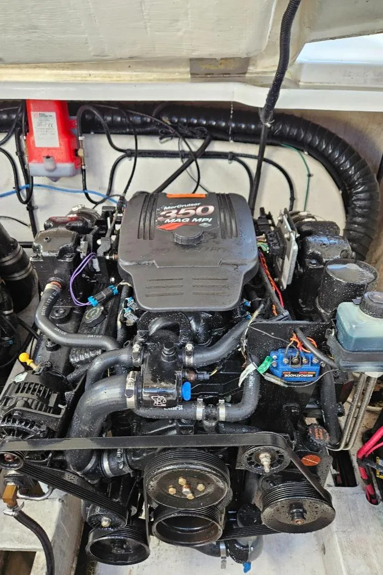 Slide: The Image of 2003 Powerquest 280 SC engine compartment with MerCruiser 350 MAG MPI engine. - 32