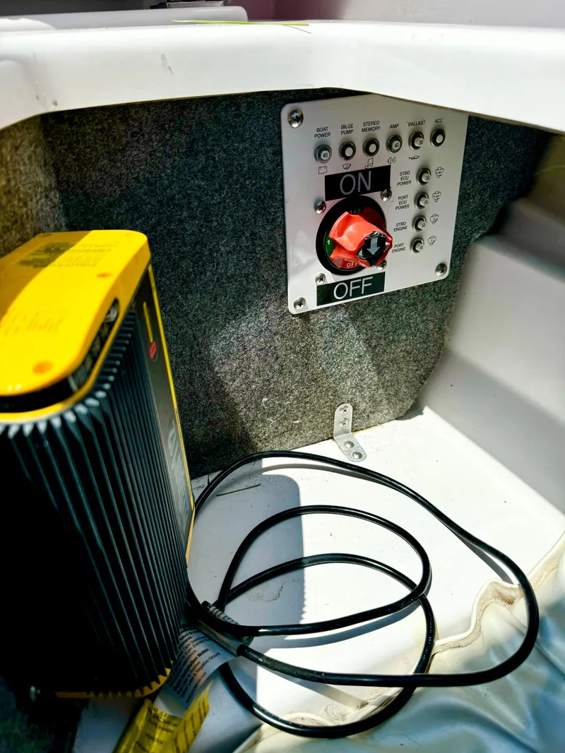 Slide: The Image of 2015 Scarab 215 HO Impulse boat battery switch and charger setup. - 12