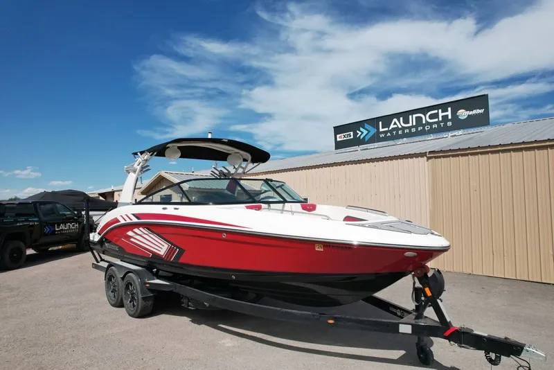 Slide: The Image of Chaparral 2430 VRX Surf 2019 - 1