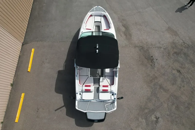 Slide: The Image of Chaparral 2430 VRX Surf 2019 - 5