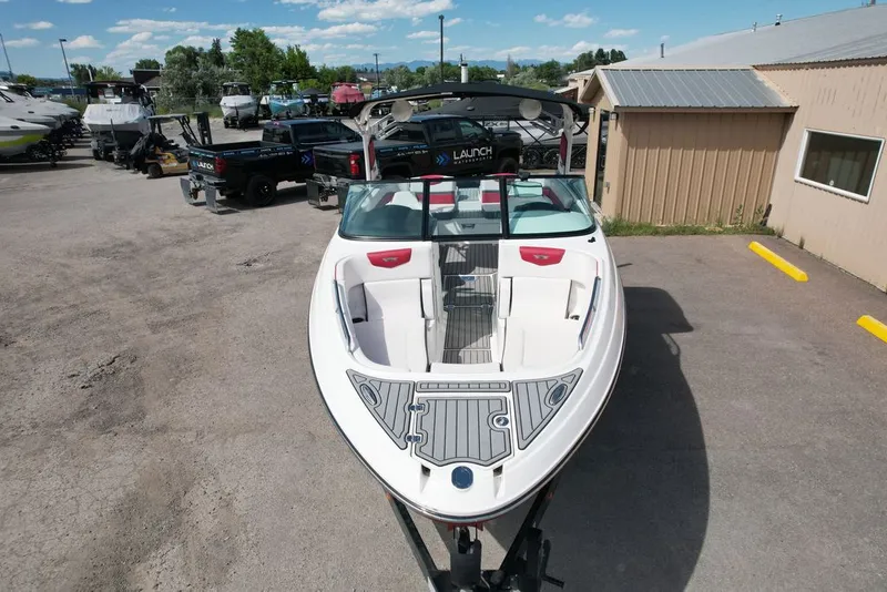 Slide: The Image of Chaparral 2430 VRX Surf 2019 - 3