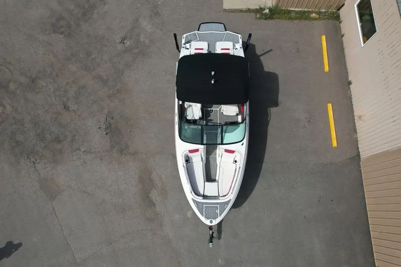 Slide: The Image of Chaparral 2430 VRX Surf 2019 - 4