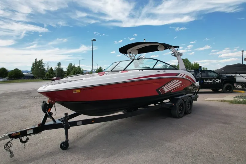 Slide: The Image of Chaparral 2430 VRX Surf 2019 - 9