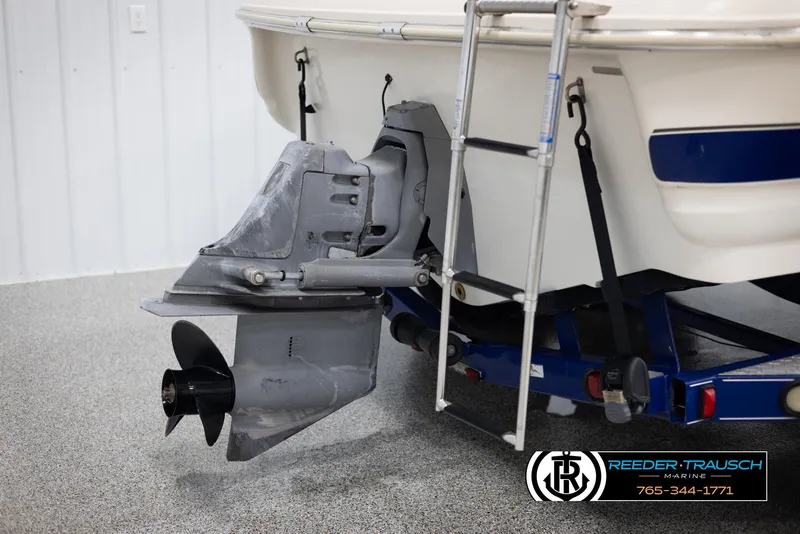 Slide: The Image of 2002 Larson LXI 210 boat stern with outboard motor and ladder. - 38