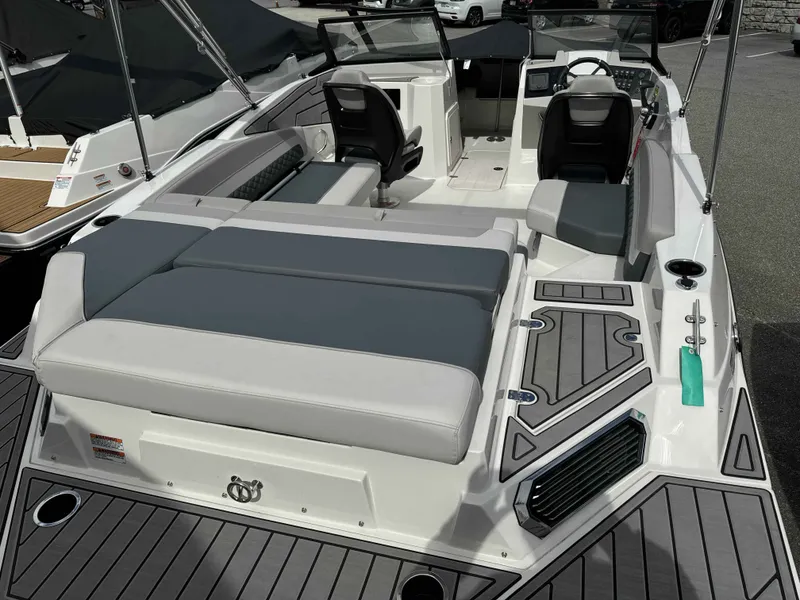 Slide: The Image of Starcraft SVX 230 IO 2025 - 5